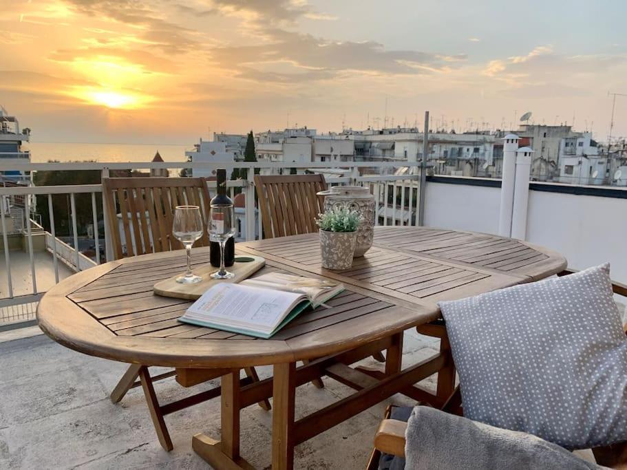 Sea View Sunset Penthouse Lägenhet Thessaloníki Exteriör bild
